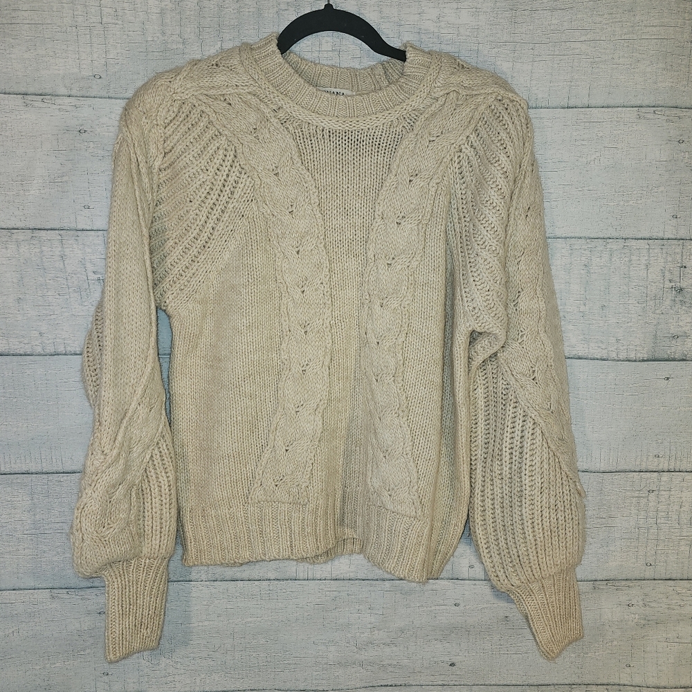 Zenana Outfitters Beige Chunky Cable Knit Sweater Size Small EUC
